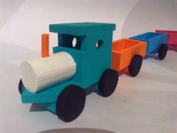 Mini trem de MDF