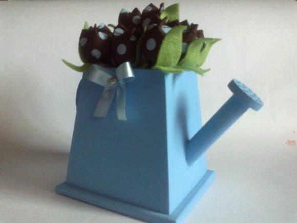 Regador com Tulipas