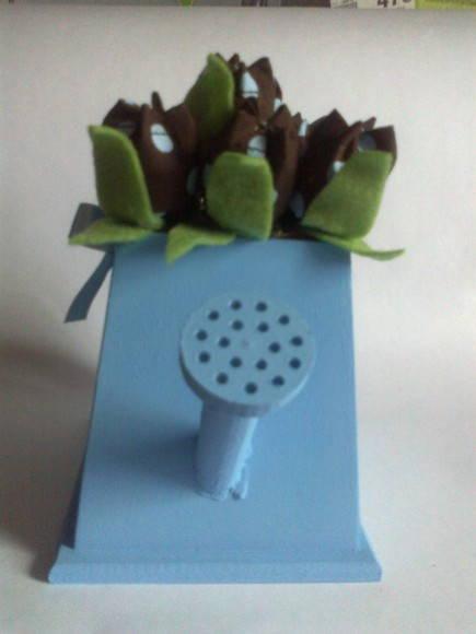 Regador com Tulipas