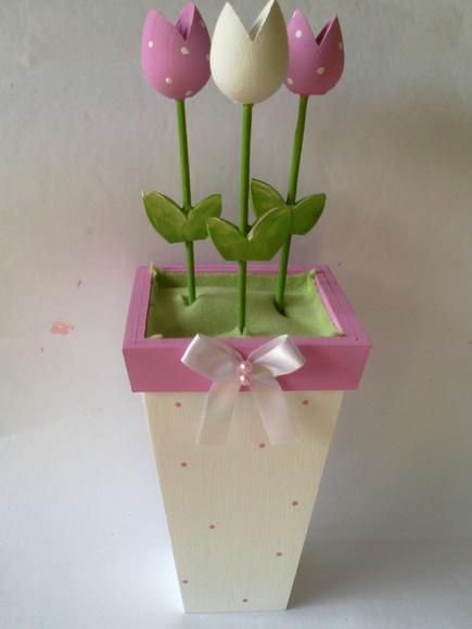 Vaso em mdf com Tulipas de mdf - Esgotado