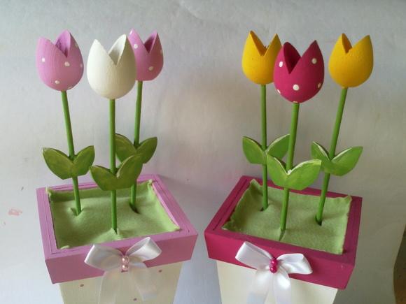 Vaso em mdf com Tulipas de mdf - Esgotado