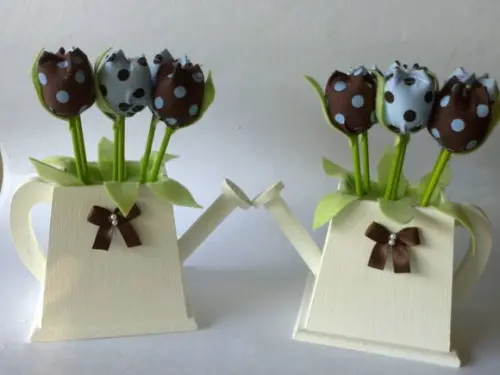 * Regador em MDF com Tulipas de Tecido *