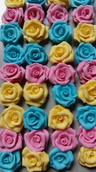 Aplique Rosas em Biscuit Modelado à Mão