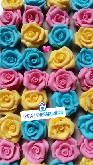 Aplique Rosas em Biscuit Modelado à Mão