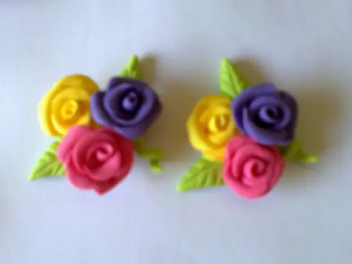 Aplique Rosas* em Biscuit