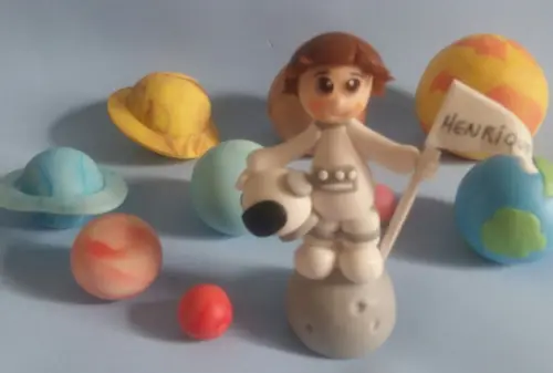 Astronauta com Planetas de Biscuit