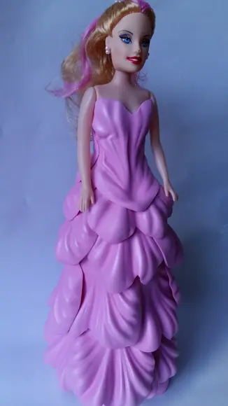 Boneca com vestido em EVA