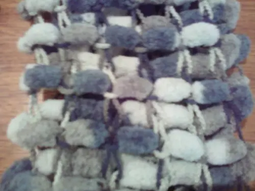 Cachecol pom pom verde mesclado
