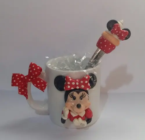 Caneca Personalizada com Minnie de Biscuit