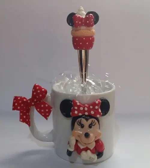 Caneca Personalizada com Minnie de Biscuit