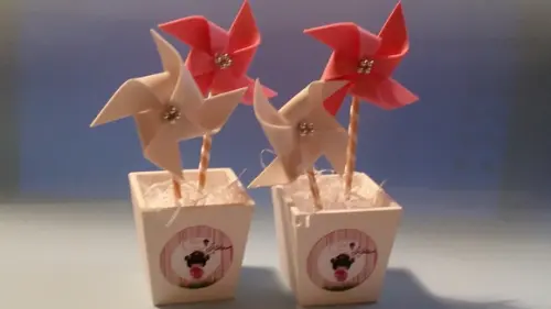Centro de Mesa Catavento Boneca Kokeshi