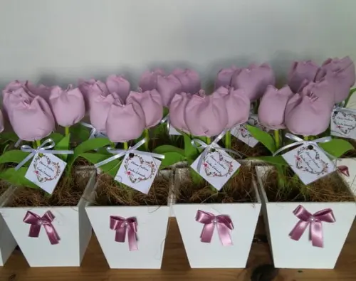Centro de Mesa Rosa e Branco