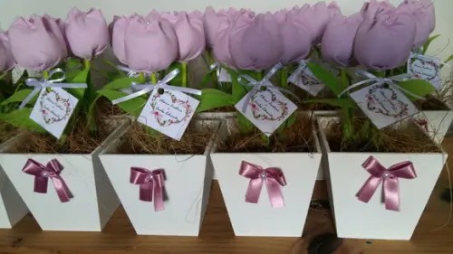 Centro de Mesa Rosa e Branco
