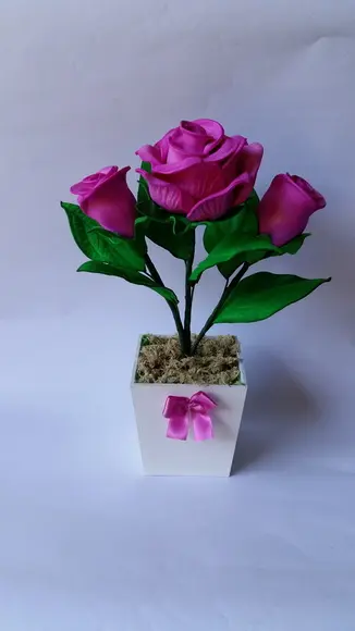 Centro de Mesa Rosas em E.V.A