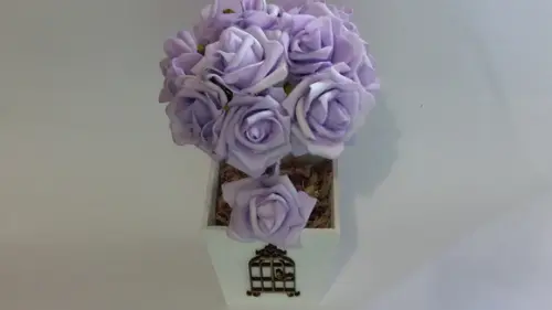 Centro de Mesa Rosas Lilás