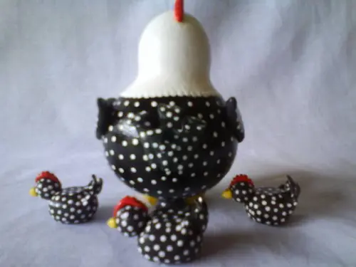 Galinha D'Angola com filhotes