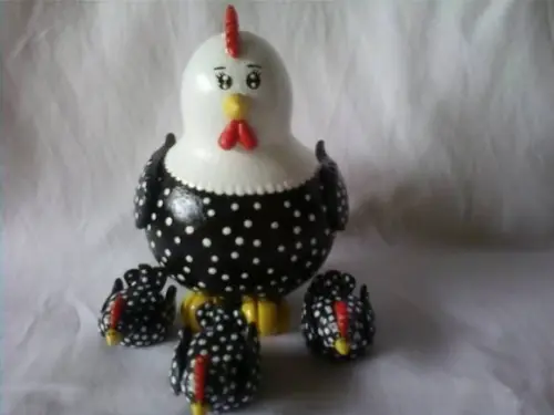 Galinha D'Angola com filhotes