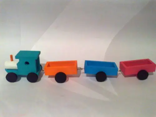 Mini trem de MDF