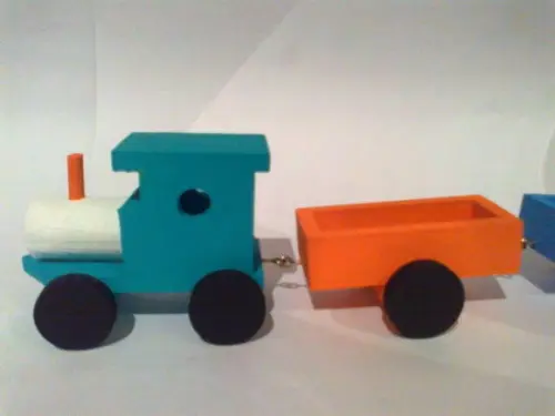 Mini trem de MDF