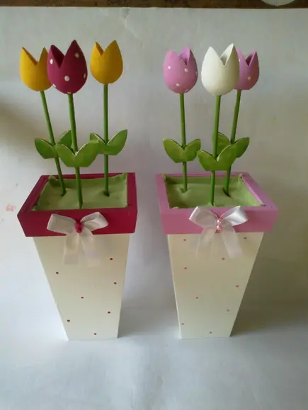 Vaso em mdf com Tulipas de mdf - Esgotado