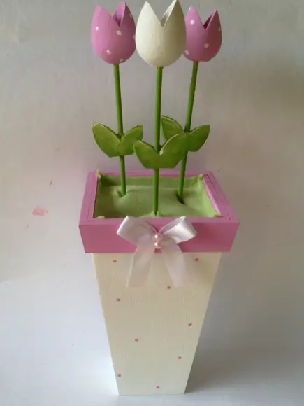 Vaso em mdf com Tulipas de mdf - Esgotado