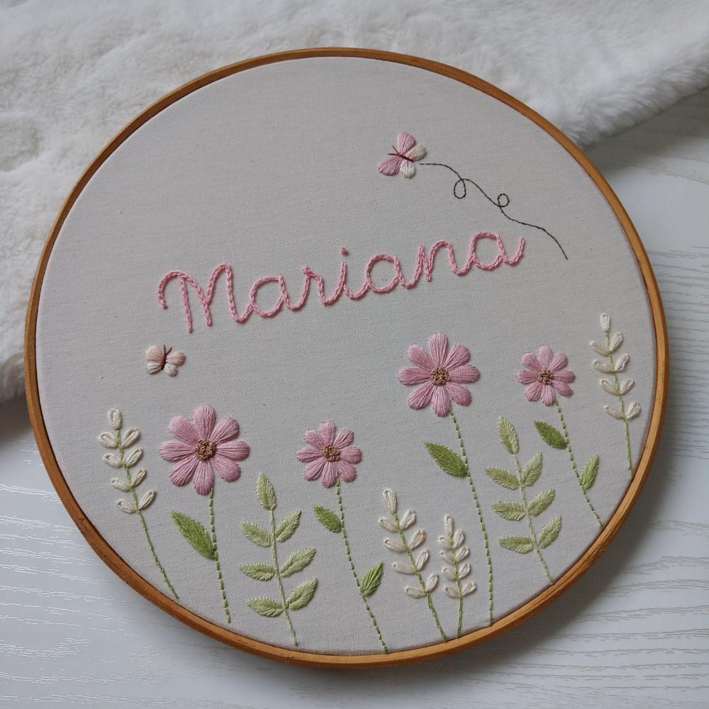 Porta Maternidade Bordado à Mão - Flores Rosa