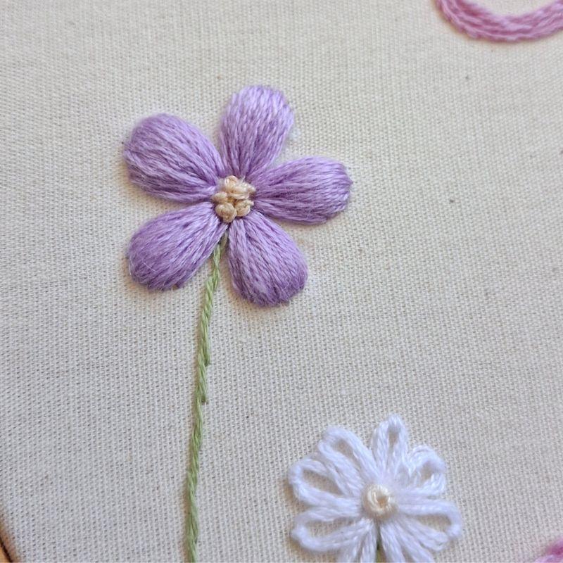Porta Maternidade Bordado à Mão - Floral Lilás