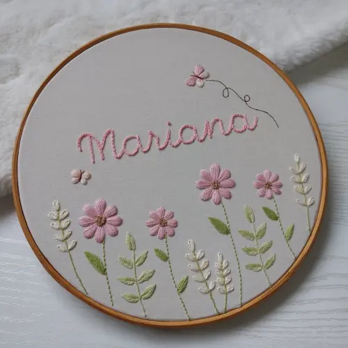 Porta Maternidade Bordado à Mão - Flores Rosa