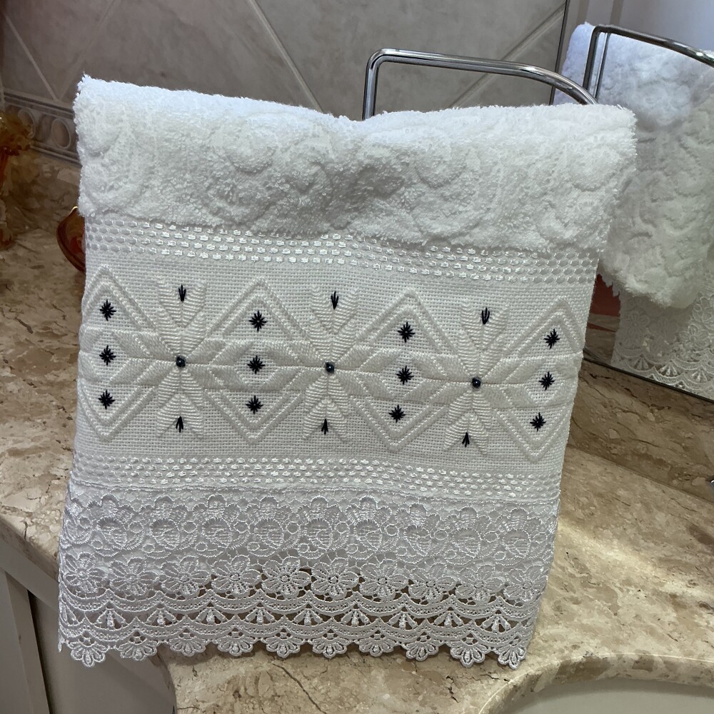 Toalha de lavabo,bordada a mão