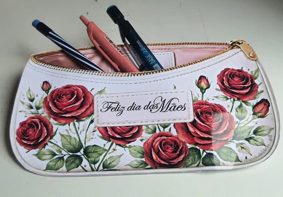 Bolsinha Realista em Papel