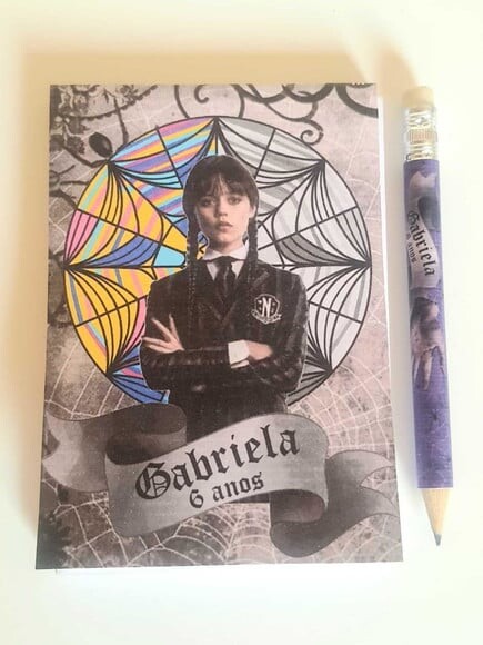 Kit Bloquinho com Mini Lápis Wandinha