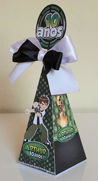 Caixa Pirâmide Ben 10
