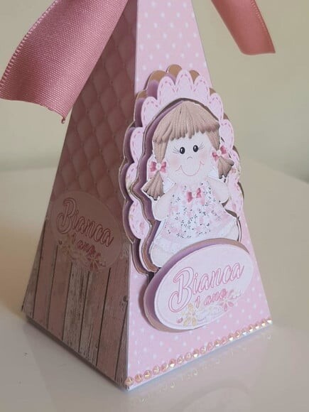 Caixa Pirâmide/cone Boneca