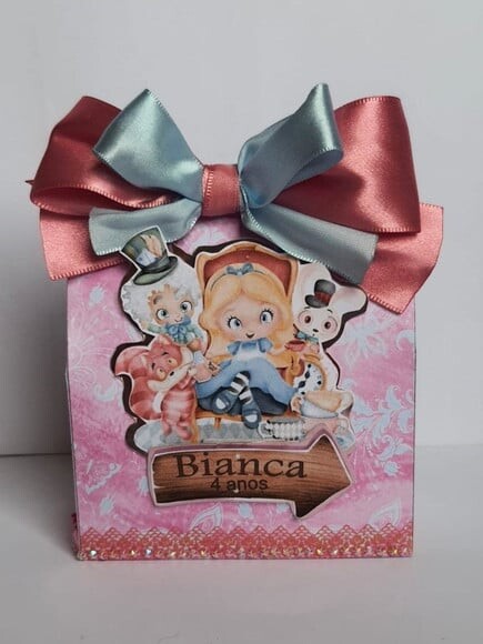 Caixa Sacolinha com Tema Alice no País das Maravilhas