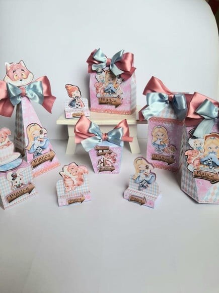 Kit 50 Lembrancinhas de Festa Alice no País das Maravilhas