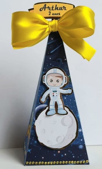 Caixa Pirâmide/cone Astronauta