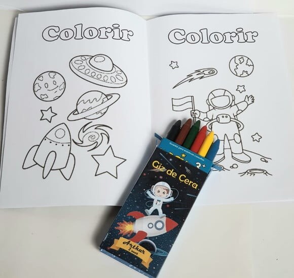 Kit Colorir com Giz de Cera Astronauta