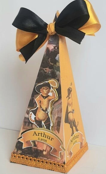 Caixinha Cone/pirâmide Gato de Botas