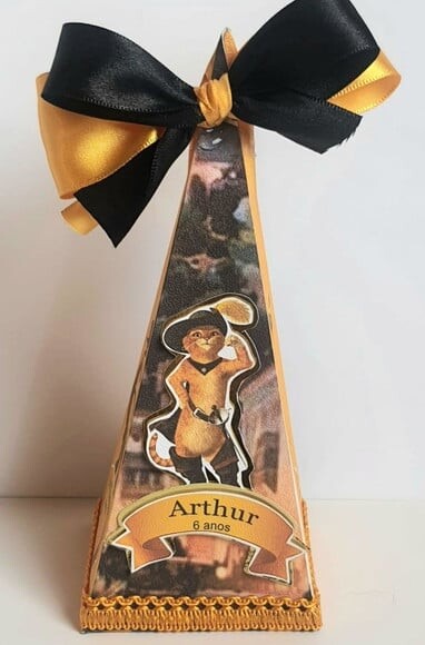 Caixinha Cone/pirâmide Gato de Botas