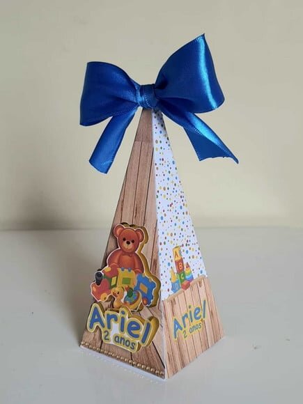 Caixa Pirâmide Fábrica de Brinquedos
