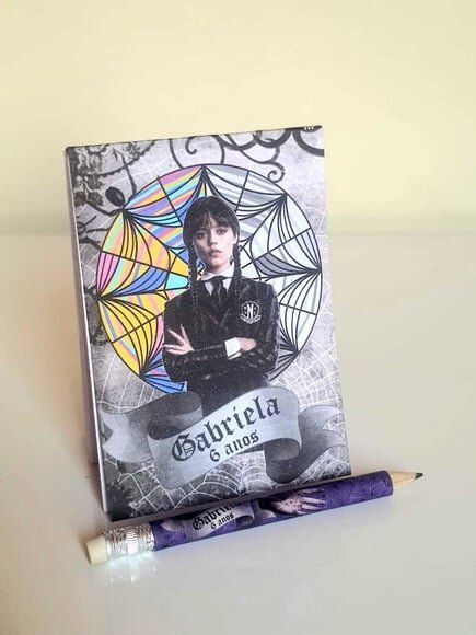 Kit Bloquinho com Mini Lápis Wandinha