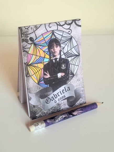 Kit Bloquinho com Mini Lápis Wandinha