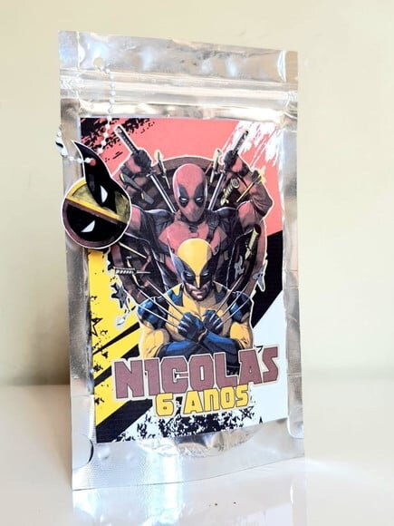 Saquinho Metalizado com Fecho Zip Lock Deadpool e Wolverine