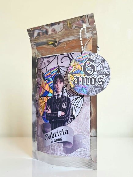 Saquinho Metalizado Zip Lock Wandinha