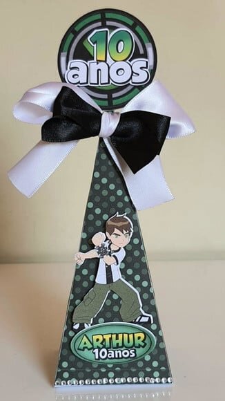 Caixa Pirâmide Ben 10