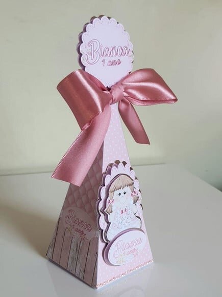 Caixa Pirâmide/cone Boneca