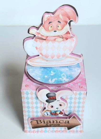 Caixa Cubo Alice no País das Maravilhas