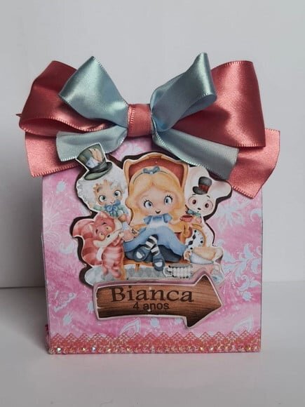 Caixa Sacolinha com Tema Alice no País das Maravilhas