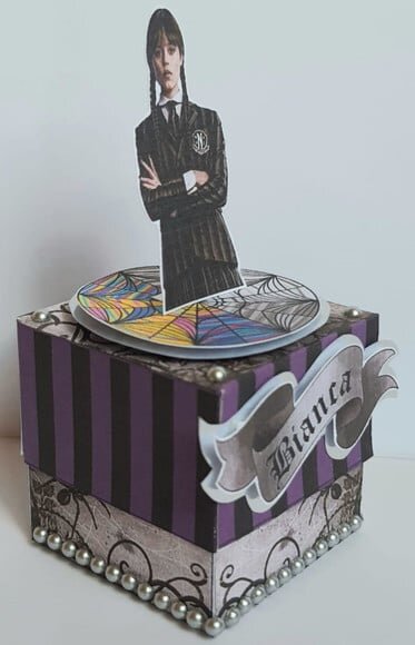 Caixa Cubo Lembrancinha de Festa Wandinha