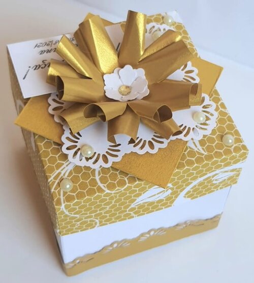 Caixa/lembrancinha para Festa Dourado e Branco